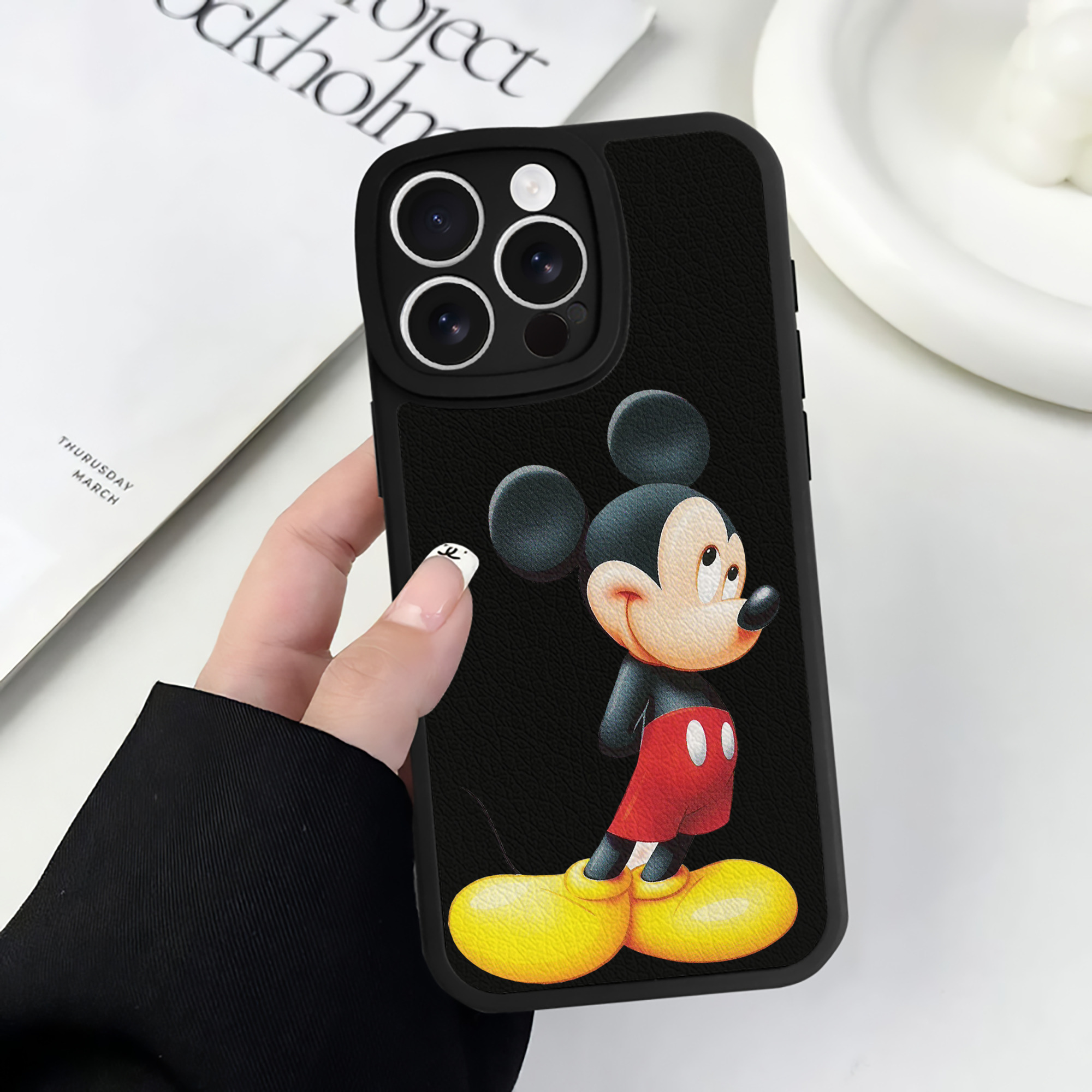 （画像用） ミッキーマウス Mickey Mouse 【iPhone 16シリーズ対応】シリコンスマホケース（レザー調） 材質：シリコン